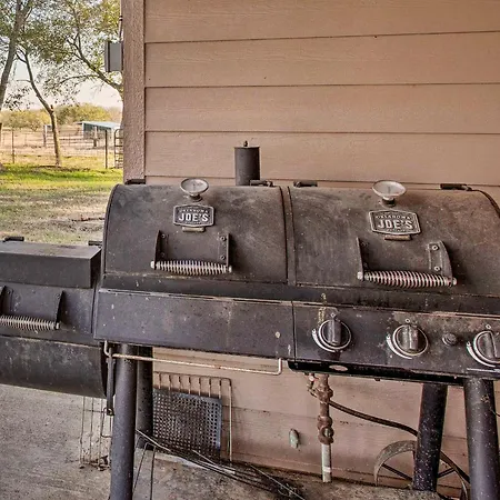 Charming Gainesville Retreat Barn, Horses Welcome